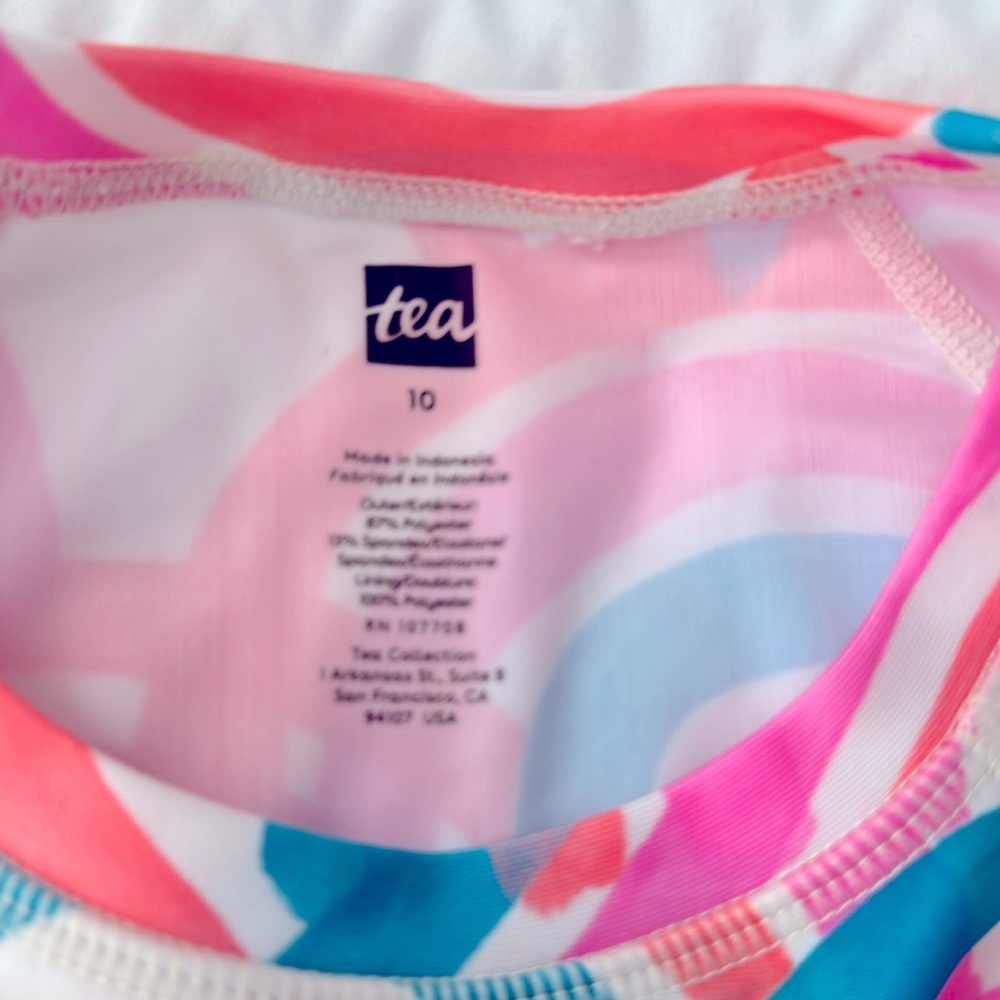 Tea Collection Bold Print UPF 40+ Rashguard - Picture 2 of 4